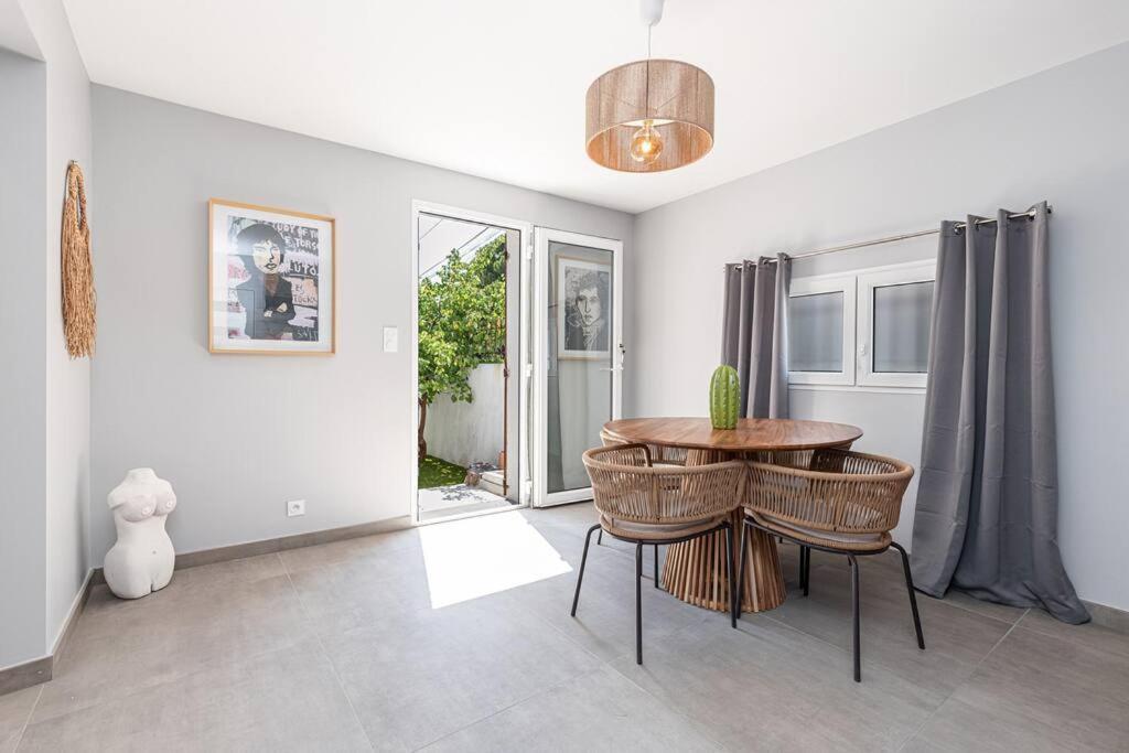 Maisonnette A 400m De La *